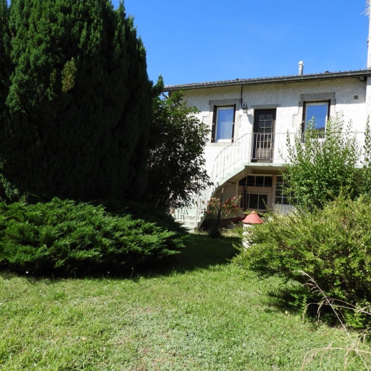  FAMICITY : House | SAINT-REMY-SUR-DUROLLE (63550) | 231 m2 | 180 000 € 