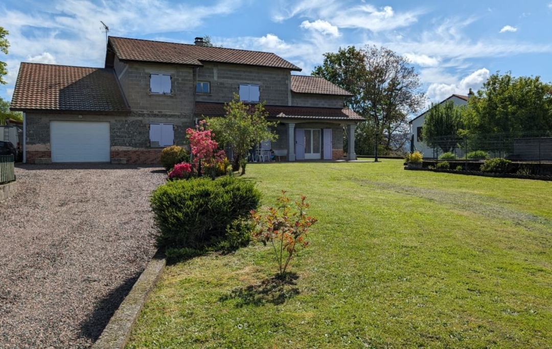 FAMICITY : Maison / Villa | CELLES-SUR-DUROLLE (63250) | 231 m2 | 269 000 € 