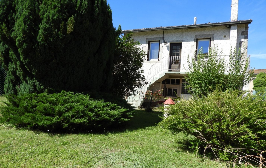 FAMICITY : Maison / Villa | THIERS (63300) | 230 m2 | 180 000 € 