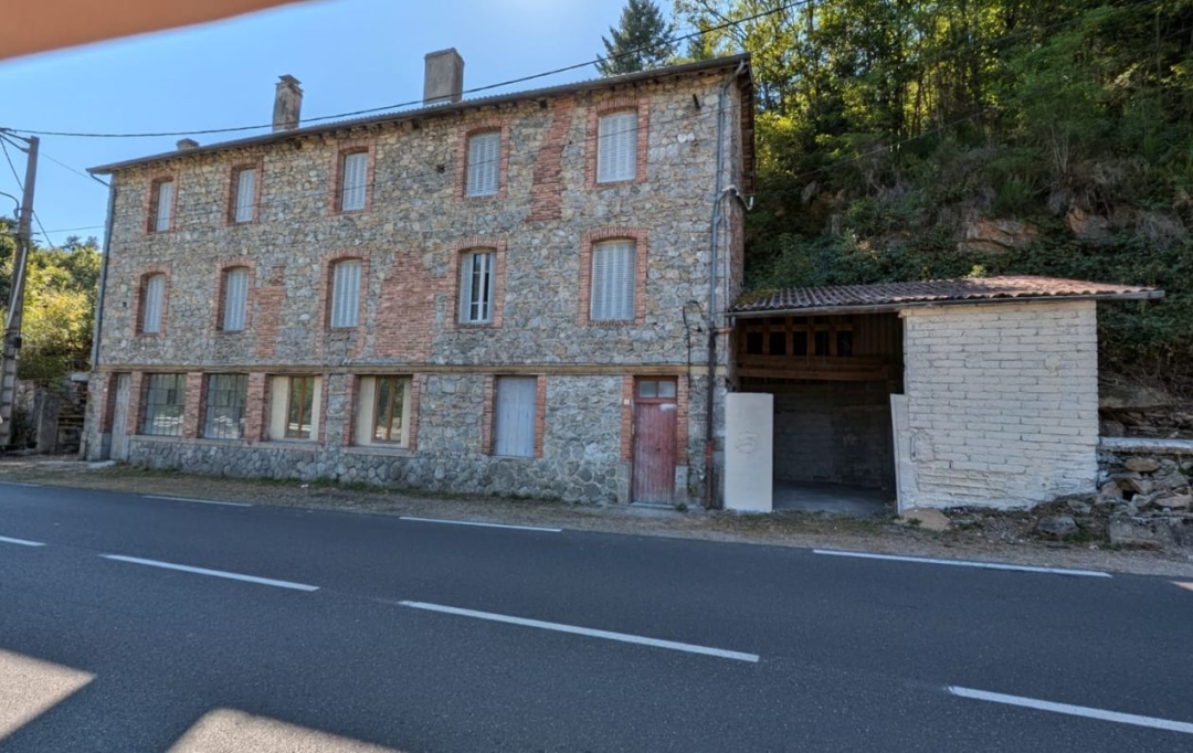 FAMICITY : Immeuble | LA MONNERIE-LE-MONTEL (63650) | 234 m2 | 57 000 € 